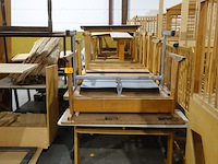 39x div houten lessenaars