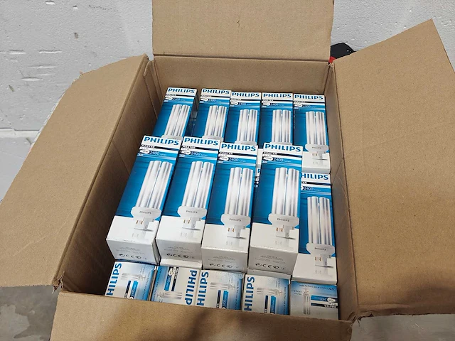 39x philips master pl-t 32w/830 4-pins (2400 lm, gx24q-3 - warm wit - nieuw in doos) - afbeelding 1 van  6