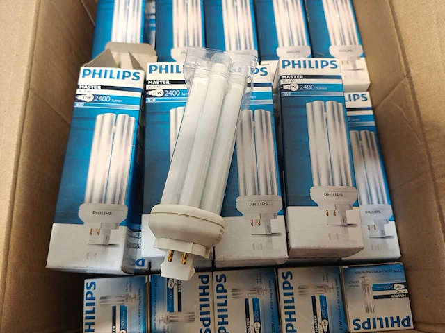 39x philips master pl-t 32w/830 4-pins (2400 lm, gx24q-3 - warm wit - nieuw in doos) - afbeelding 2 van  6