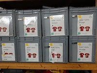 39x stapelbare kunststof bak met kledij - afbeelding 2 van  9