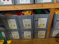 39x stapelbare kunststof bak met kledij - afbeelding 3 van  9