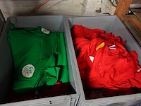 39x stapelbare kunststof bak met kledij - afbeelding 8 van  9