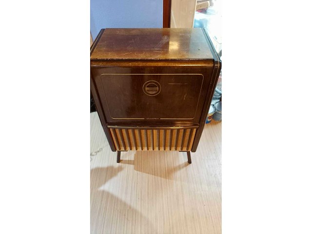 3d klang oude radio / platenspeler - afbeelding 2 van  4