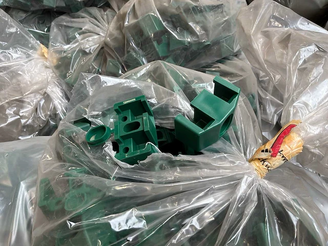3d-klemmen groen en zwart (10000x) - afbeelding 1 van  3
