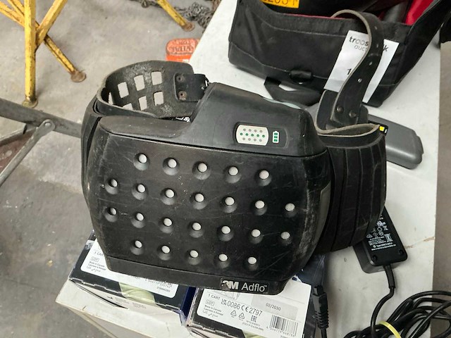 3m speedglas adflo accu lashelm met adamhalingssysteem (2x) - afbeelding 3 van  9