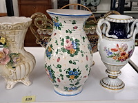 3vazen en een tafelstuk - afbeelding 1 van  2