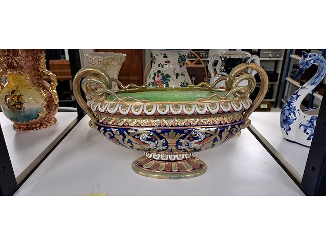 3vazen en een tafelstuk - afbeelding 2 van  2