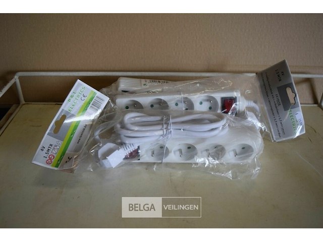 3x 4-voudig stekkerblok + schakelaar 1,5m snoer - afbeelding 1 van  3