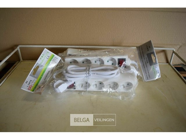 3x 4-voudig stekkerblok + schakelaar 1,5m snoer - afbeelding 1 van  3
