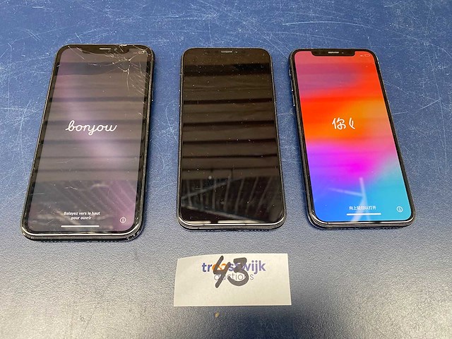 3x apple iphone, 2x iphone xs a2097, 1x iphone xr a2105 (gebarsten glas) - afbeelding 1 van  3