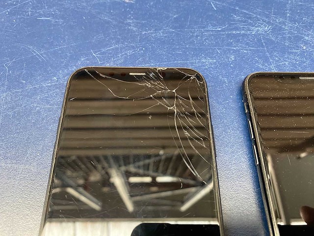 3x apple iphone, 2x iphone xs a2097, 1x iphone xr a2105 (gebarsten glas) - afbeelding 2 van  3