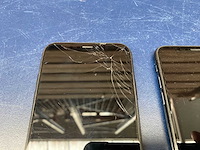 3x apple iphone, 2x iphone xs a2097, 1x iphone xr a2105 (gebarsten glas) - afbeelding 2 van  3