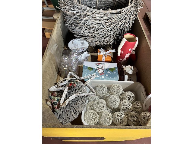 3x bhouten bak gevuld met kerstdeco - afbeelding 2 van  4