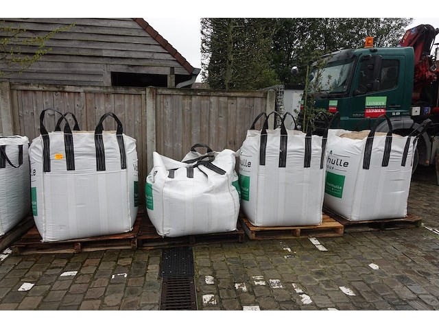 3x bigbag zand + rest - afbeelding 1 van  9