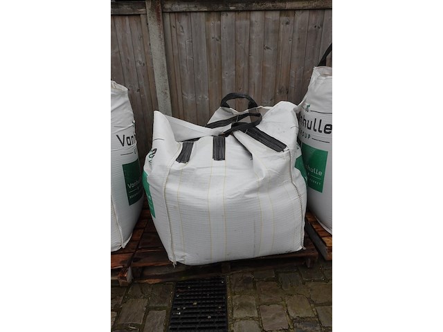 3x bigbag zand + rest - afbeelding 4 van  9