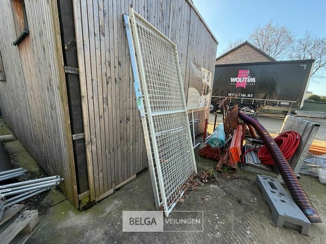 3x binnen hekwerk - afbeelding 2 van  2