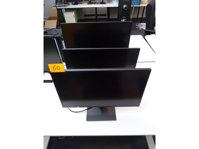 3x diverse computerschermen - afbeelding 1 van  9