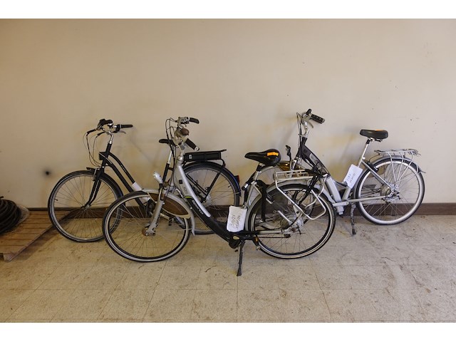 3x diverse elektrische fietsen - afbeelding 1 van  12