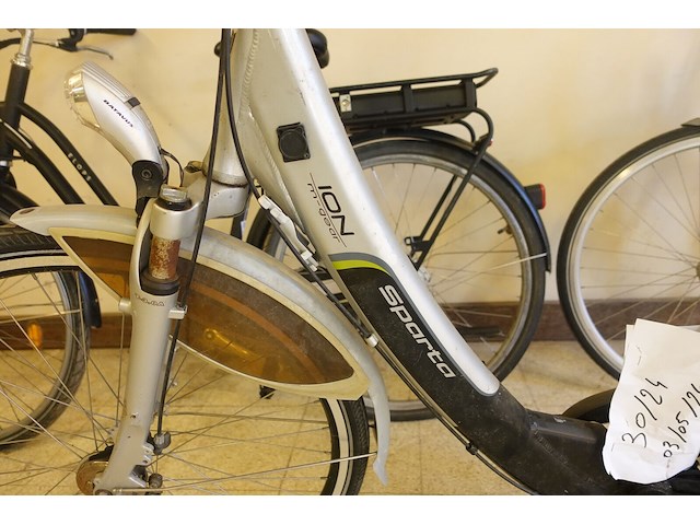 3x diverse elektrische fietsen - afbeelding 6 van  12