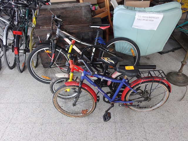 3x diverse kinderfiets - afbeelding 1 van  4