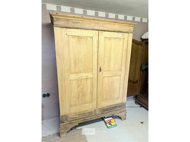 3x diverse kleerkasten - afbeelding 1 van  4