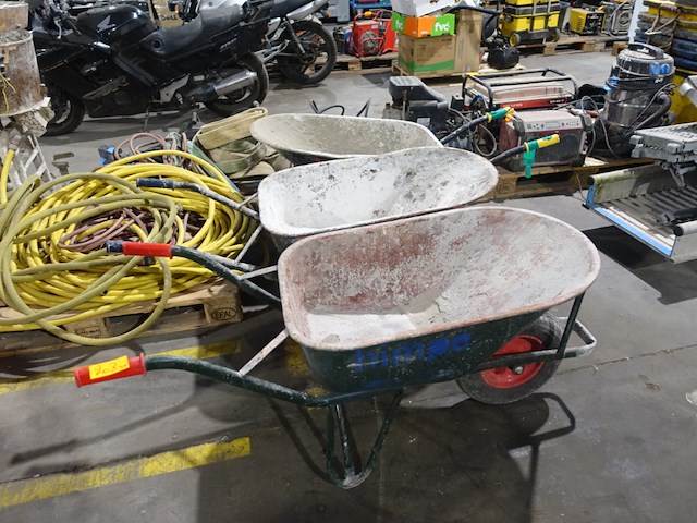 3x diverse kruiwagen - afbeelding 1 van  7