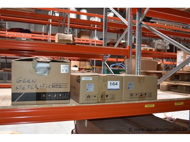 3x diverse omvormers, solis, wo. s5-eh1p5k-l, solis-mini-700-4g-dc-eu-md-c t en solis mini 700-4g, werking niet gekend - afbeelding 1 van  4