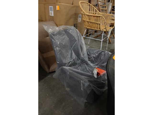 3x diverse stoelen - afbeelding 3 van  4