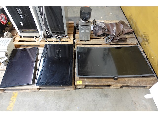 3x diverse tv samsung - afbeelding 1 van  4