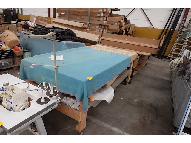 3x diverse verrijdbare werktafel + houder - afbeelding 1 van  5