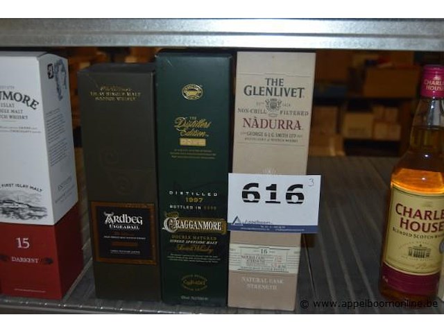 3x fles whisky, wo. 1x ardbeg uigeadail islay single malt, 1x cragganmore distillers edition double matured 1997/2009, 1x the glenlivet nàdurra 16 jaar natural cask strength - afbeelding 1 van  2