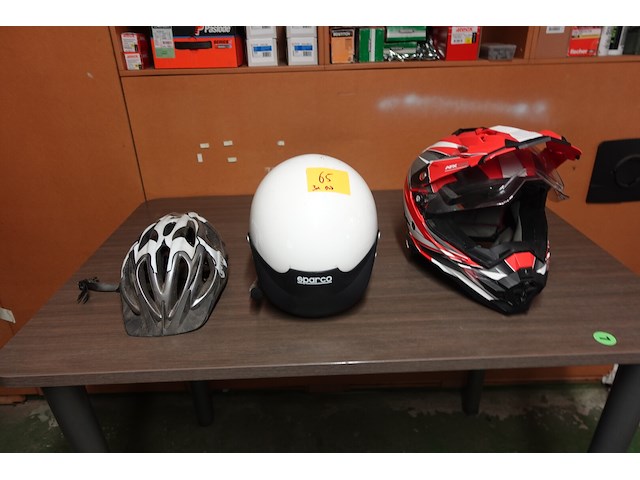 3x helm - afbeelding 1 van  7
