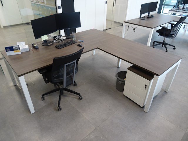 3x hoekbureau + 3x ladekastje en 3x bureaustoel - afbeelding 2 van  5