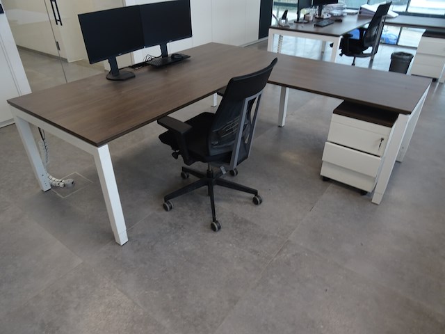 3x hoekbureau + 3x ladekastje en 3x bureaustoel - afbeelding 4 van  5