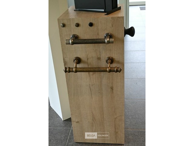 3x houten demozuil 40x40xh100 cm - afbeelding 3 van  5