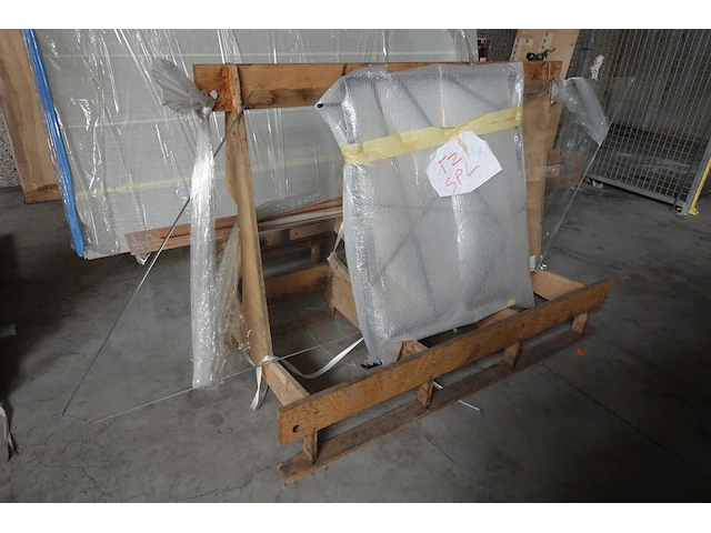 3x houten glasbok + inhoud - afbeelding 3 van  4