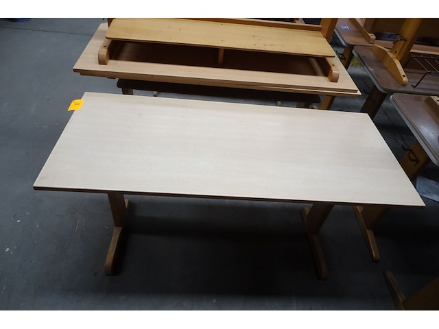 3x houten lessenaar + 6x diverse houten kinderstoelen - afbeelding 2 van  3