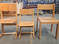 3x houten lessenaar + 6x diverse houten kinderstoelen - afbeelding 3 van  3
