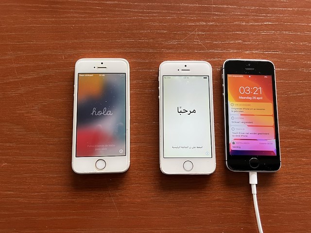 3x i-phone se - afbeelding 1 van  6