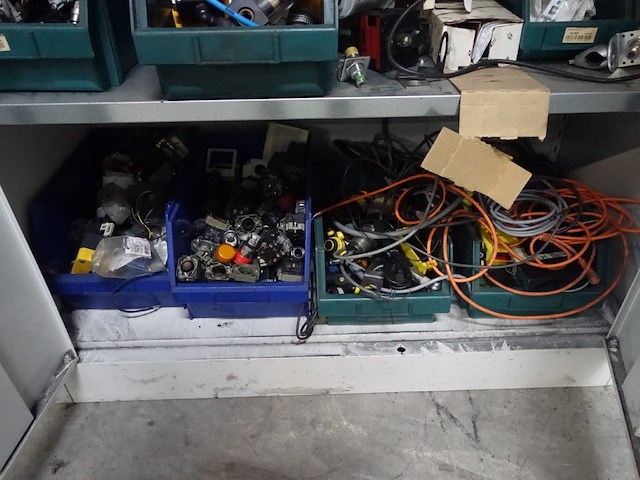 3x kast met inhoud - afbeelding 3 van  12