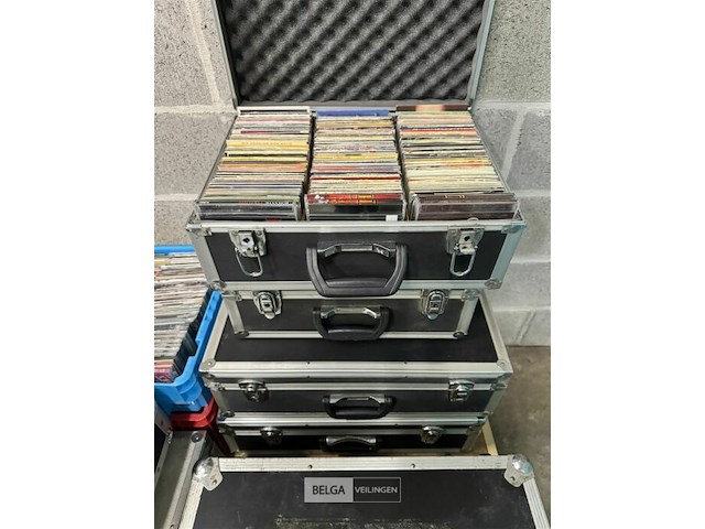 3x koffer met cd's + 2 plastieken bakken met cd's - afbeelding 6 van  6