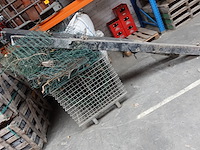 3x kunststof palletbox + oude metalen - afbeelding 2 van  11