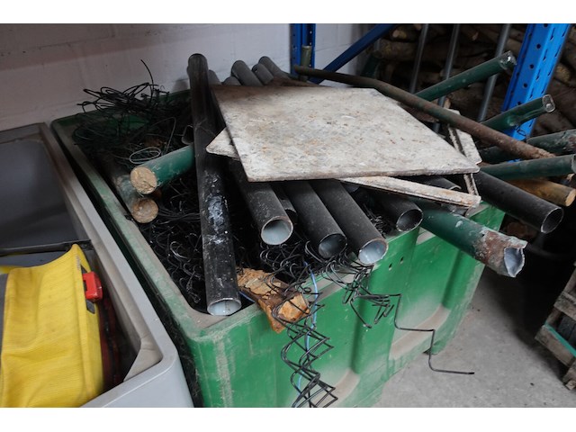 3x kunststof palletbox + oude metalen - afbeelding 5 van  11