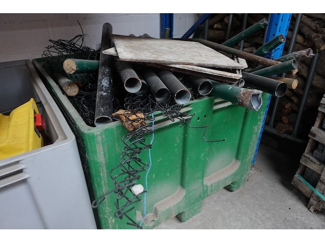 3x kunststof palletbox + oude metalen - afbeelding 6 van  11