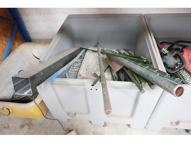 3x kunststof palletbox + oude metalen - afbeelding 8 van  11