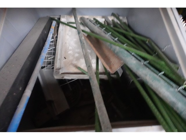 3x kunststof palletbox + oude metalen - afbeelding 9 van  11