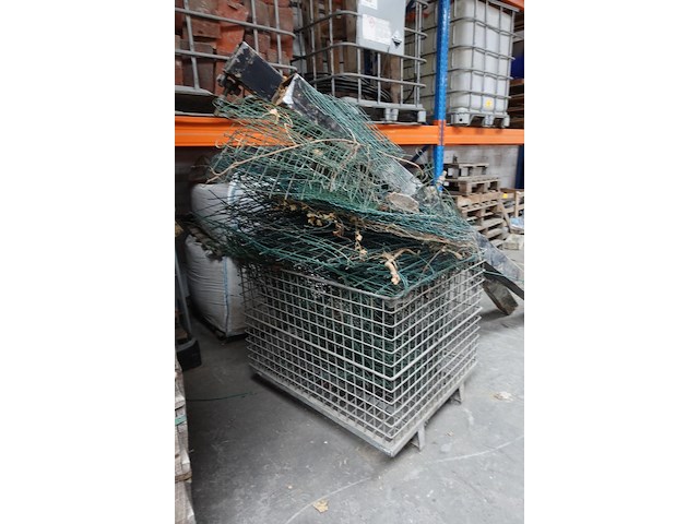 3x kunststof palletbox + oude metalen - afbeelding 11 van  11