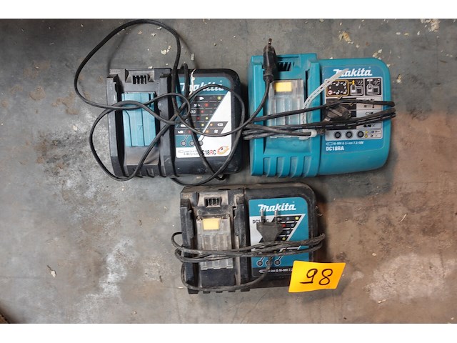 3x lader makita - afbeelding 1 van  4