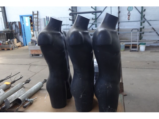 3x mannequin - afbeelding 1 van  2