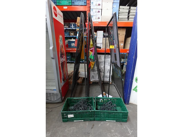 3x metalen affichepaneel + kast - afbeelding 1 van  7